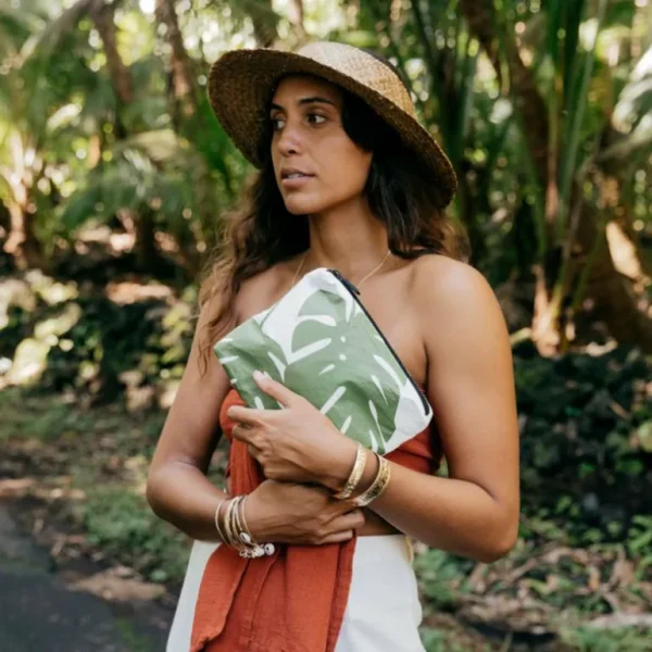 aloha_small_monstera_pouc_3.webp Aloha Small Monstera Pouch In Seaweed Women's<Women Hand Bags | Women’s Bags