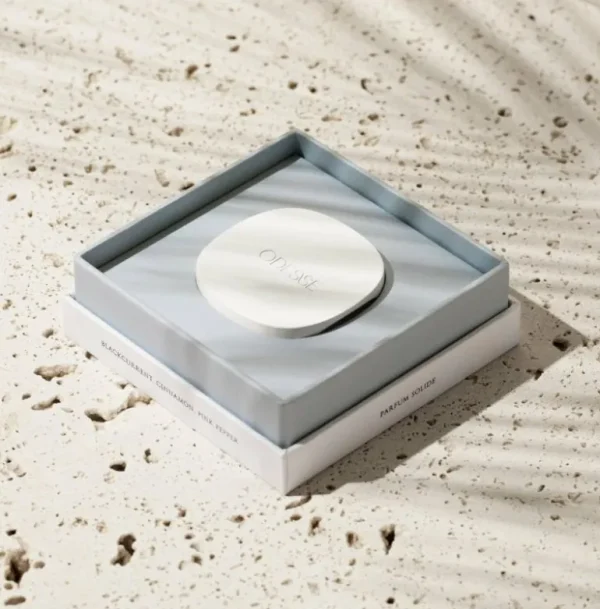 travel_essentials_odesse__3.webp Odesse Travel Essentials Winter Field Parfum Solide< Travel Essentials