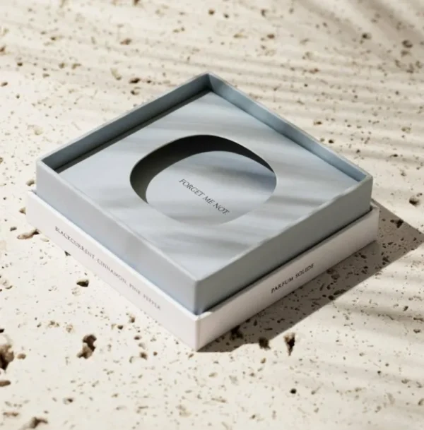 travel_essentials_odesse__5.webp Odesse Travel Essentials Winter Field Parfum Solide< Travel Essentials