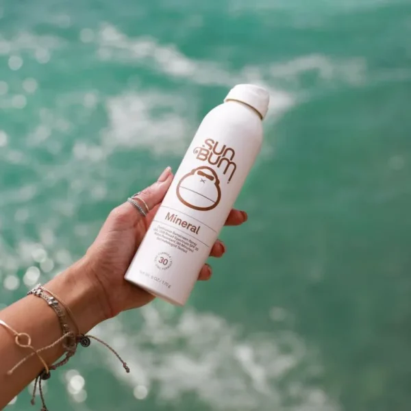 travel_essentials_sun_bum_2-2.webp Travel Essentials Sun Bum Mineral SPF 30 Sunscreen Spray< Travel Essentials